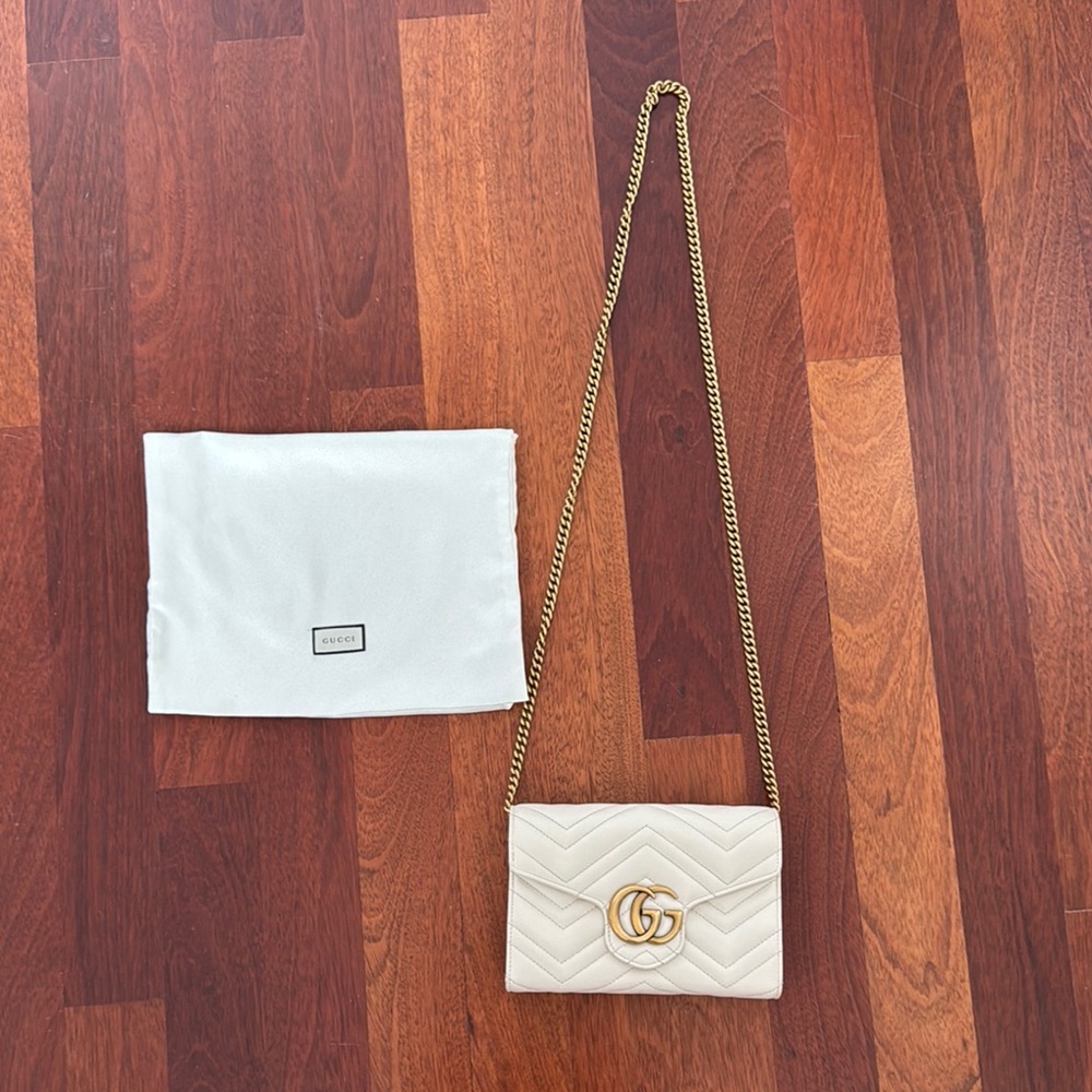Gucci Cream Crossbody Bag with Gold Chain